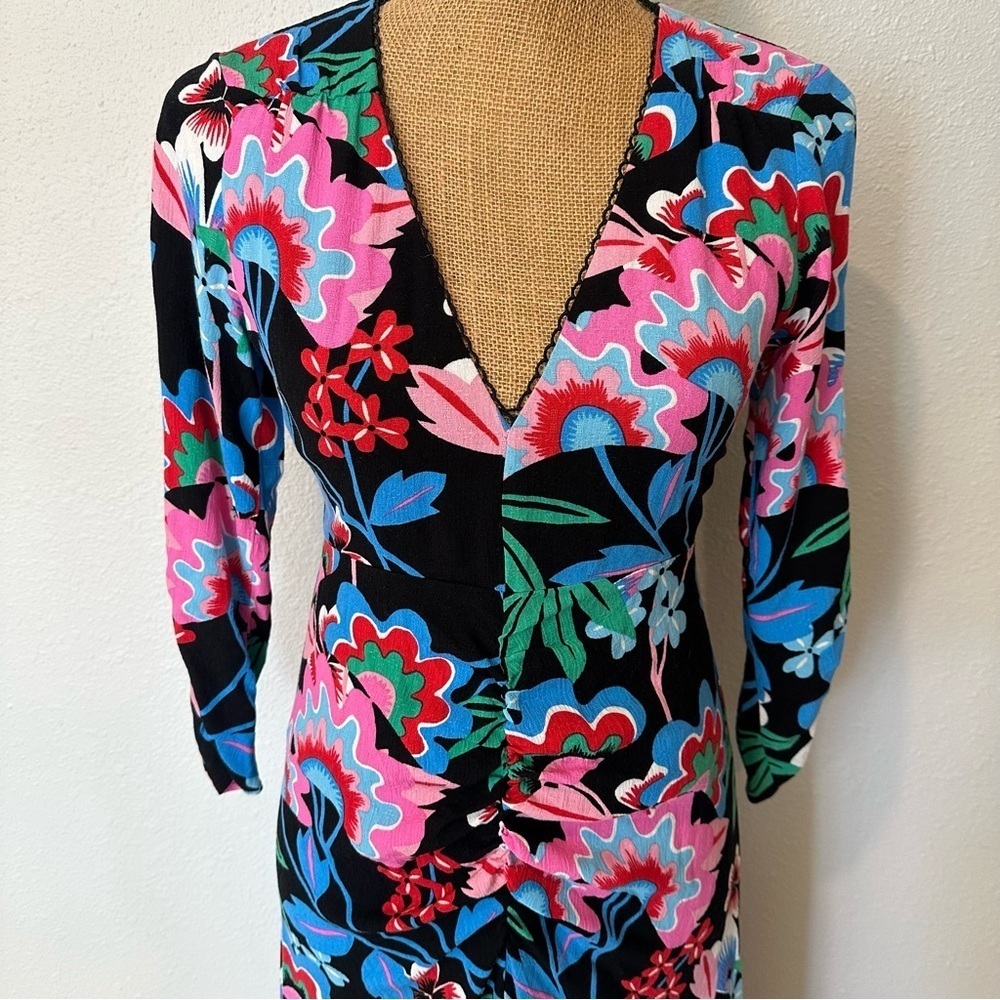 Maeve Vibrant Rouched Floral Backless Dress - Picture 4 of 15